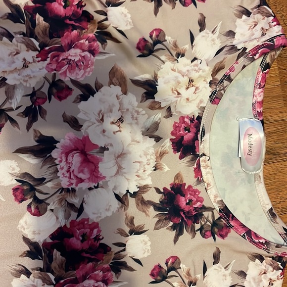 Sweet Modesty ruffle sleeve top!!💕 - Picture 2 of 3